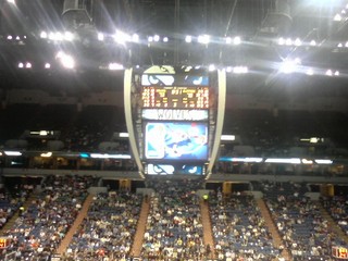 Scorebord during Wolves-Clippers game